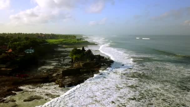 Aerial landskap av Tanah Lot Tempel — Stockvideo