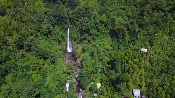 Paisaje aéreo de la cascada de Gitgit — Vídeos de Stock