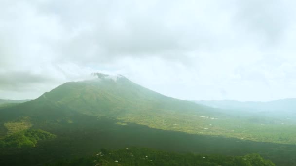 Timelapse van Mount Bratan uitzoomen — Stockvideo