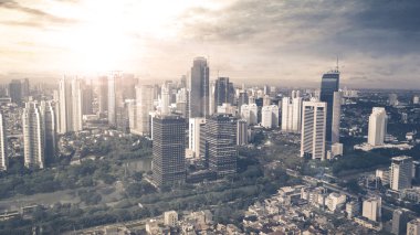 Işık günbatımı güzel gökdelenler