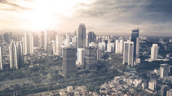 Işık günbatımı güzel gökdelenler