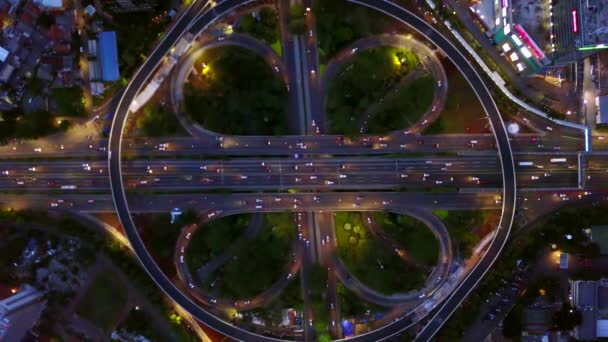 Luchtfoto landschap van Semanggi weg kruising bij nacht — Stockvideo