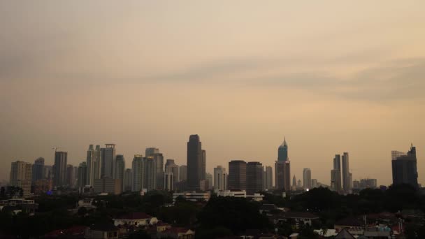 Časosběrné záběry města Jakarta za soumraku — Stock video