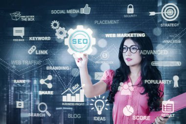 Güzel iş kadını iterek Seo simgesi