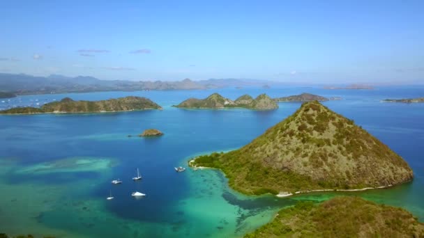 Воздушный пейзаж красивого тропического острова — стоковое видео