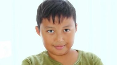 Çekici çocuk Studio gülüyor