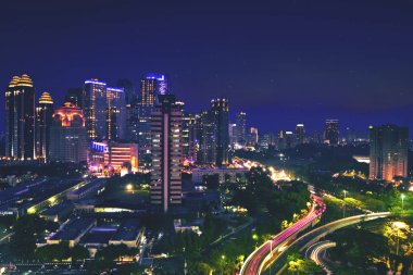 Gece güzel gökdelen