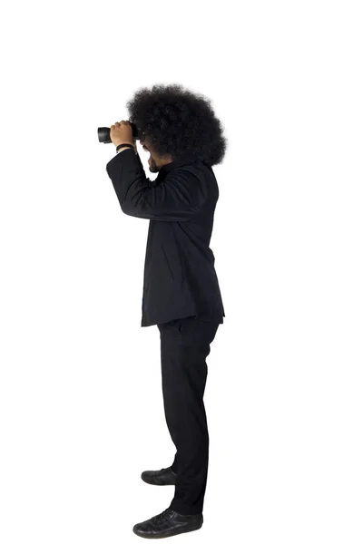 Negócios afro usando um binocular — Fotografia de Stock