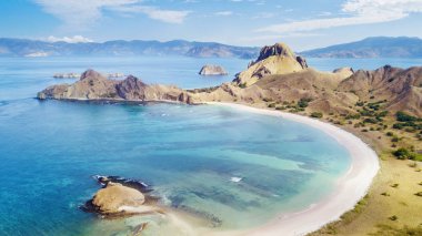 Padar ada mavi gökyüzü altında harika görünüyor