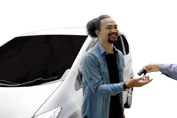Afro man consiguiendo un coche nuevo en el estudio — Foto de Stock