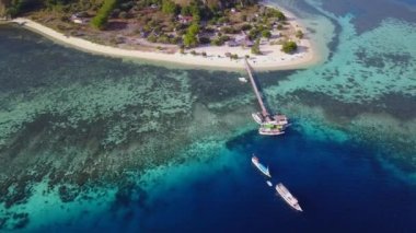Kanawa Adası'nın güzel havadan görünümü