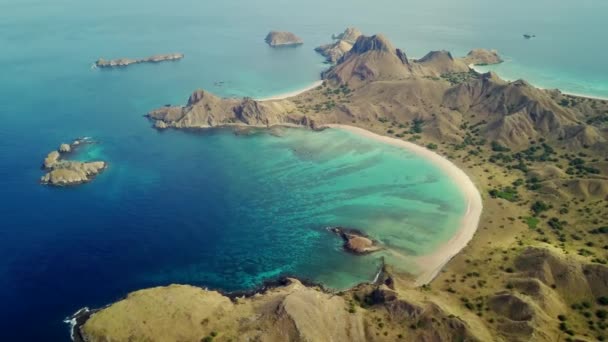 Повітряні декорація Padar острів з синього моря — стокове відео