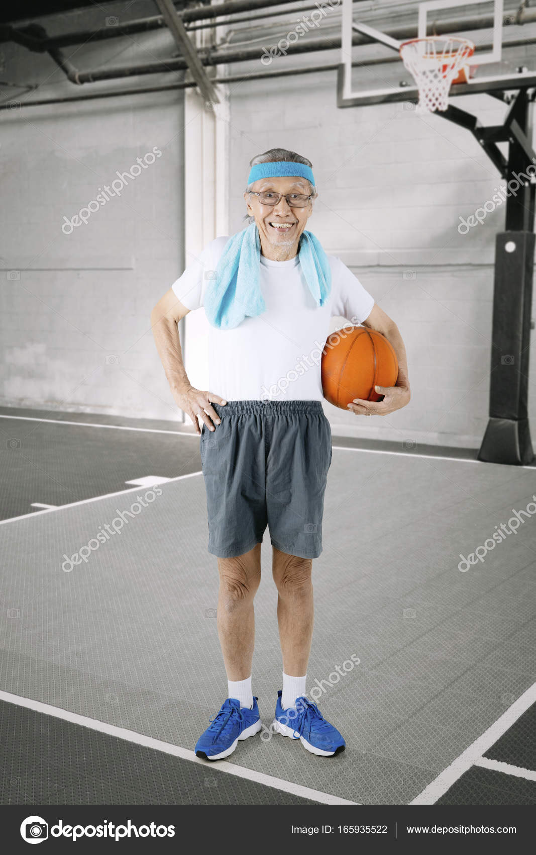 Ein Picknick haben verdünnen Wagen old man playing basketball Archaisch