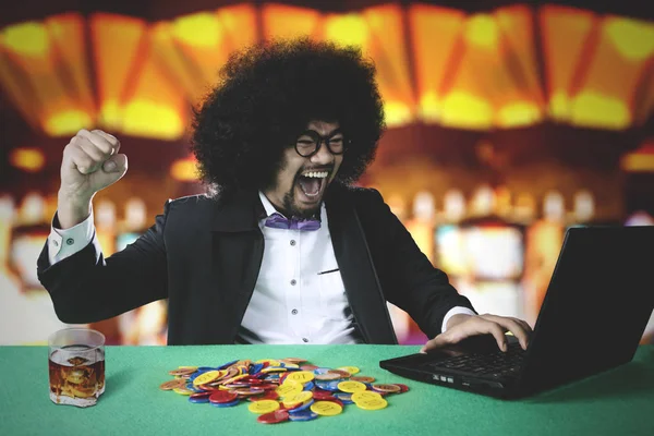 Cheerful man winning online poker in casino — Stock Photo, Image