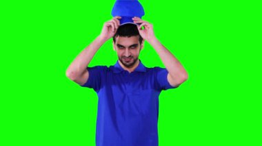  Kurye giyiyor şapka ve çalışmaya hazır mısın