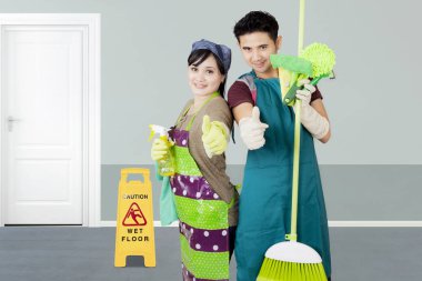 Boya, vernik ile iki kapıcılar