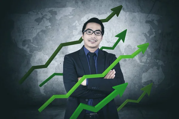 Confident businessman with growth statistic — Stock Photo, Image