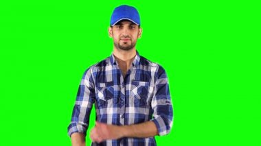 Kendine güvenen tesisatçı geçti silah