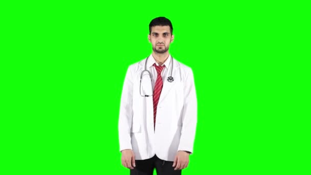 Beyaz doktor başparmak gösterilmesini — Stok video