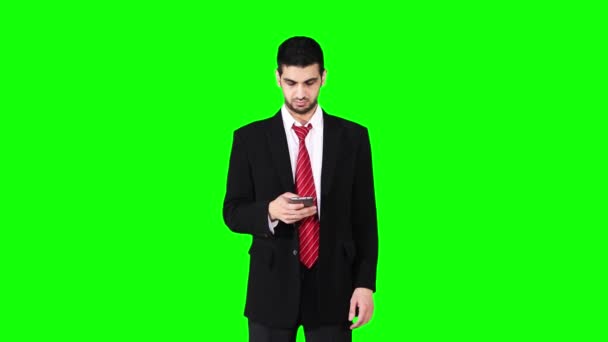 Uomo d'affari caucasico fa una telefonata — Video Stock