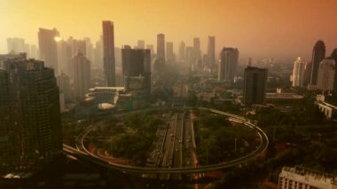 Semanggi Caddesi Kavşağı alacakaranlıkta havadan görünümü