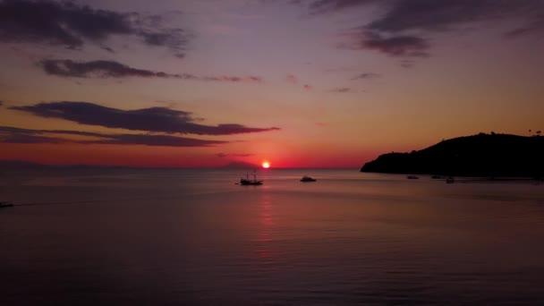 ラブアン Bajo の日没の空中風景 — ストック動画