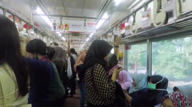 Kadın özel tren yolcuların tam