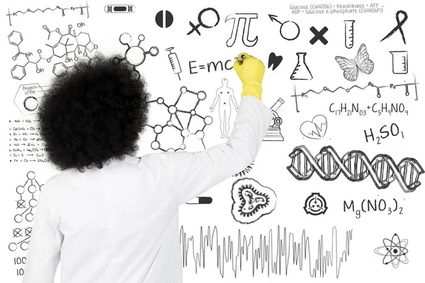 Cientista escrevendo fórmula científica — Fotografia de Stock