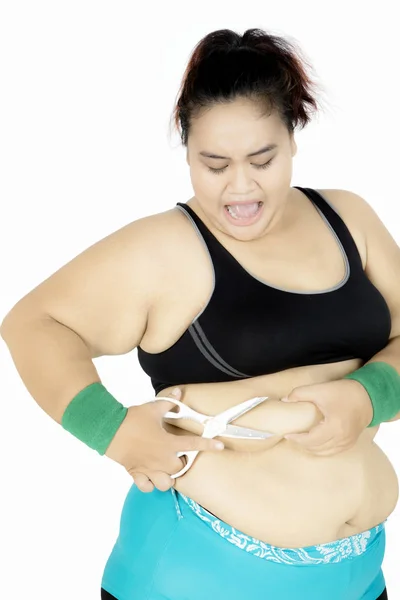 Mujer cortando grasa en su vientre — Foto de Stock