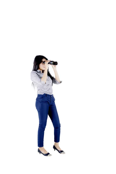 Joven secretaria usando un binocular en el estudio —  Fotos de Stock