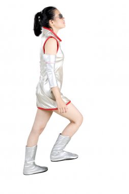 Yukarı doğru adım fütüristik kadın