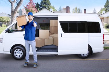 Yolun ortasında başparmak gösterilmesini teslimatçı