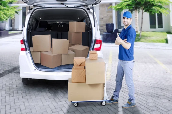 İtalyan kurye başparmak ile paketleri ortaya çıktı