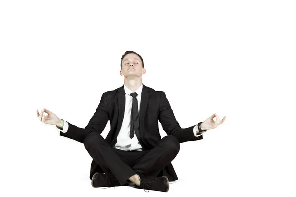Biznesmen medytacji w studio — Zdjęcie stockowe