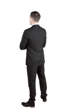 Studio üzerinde duran genç işadamı