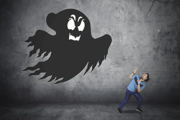 African man running away from a ghost — Stock Photo, Image