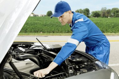 Amerikan mekanik araç yol kenarında üzerinde deneme