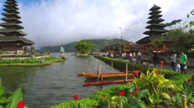 Egzotik manzara Ulun Danu Bratan Tapınağı