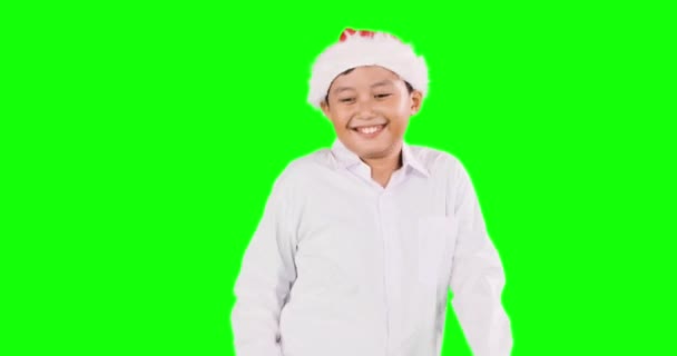 Bedårande pojke Dans med Santa hatt — Stockvideo