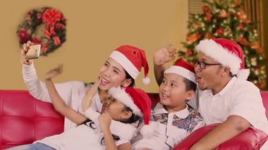 Aile Noel günü video arama yapma