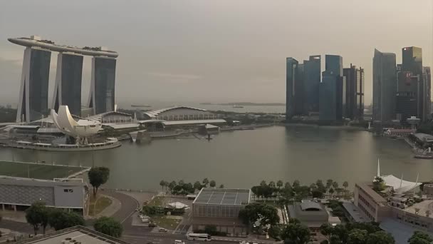 Міський пейзаж Сінгапуру з готелю Marina Bay Sands — стокове відео