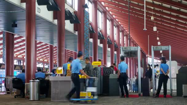 Verificação de segurança no aeroporto de Jacarta — Vídeo de Stock