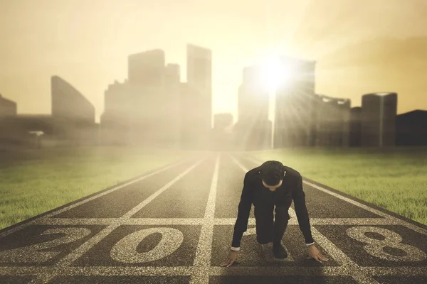 Male manager ready to run — Stock Photo, Image