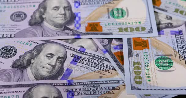 Подсчет банкнот в долларах — стоковое видео