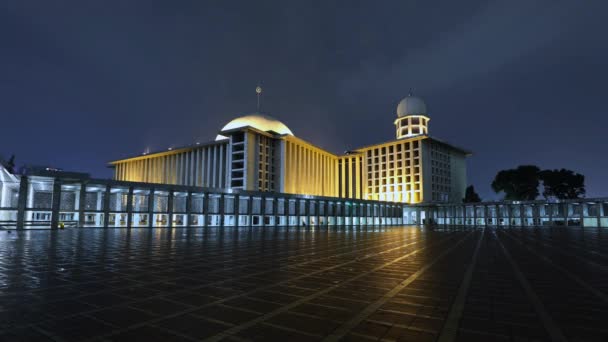 Timelapse de la Mezquita Istiqlal por la noche — Vídeo de stock