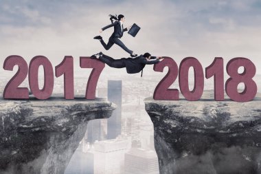 İş adamları numaraları uçurumun 2018 yılına doğru