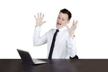 Amerikalı işadamı studio şaşırmış görünüyor