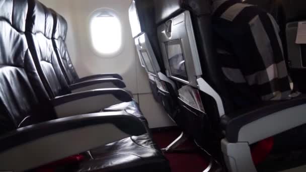 ジャカルタ インドネシア 2017 空の飛行機の座席 離陸前に飛行機内でウィンドウの映像 — ストック動画