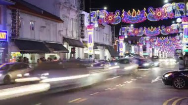 Singapur - 27 Kasım 2017: Timelapse görüntüleri küçük Hindistan Singapur renkli ışıkların Deepavali süslemeleri için. 4 k çözünürlükte vurdu