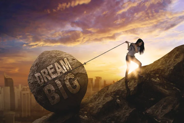 Imprenditrice donna trascinando il testo del sogno grande — Foto Stock